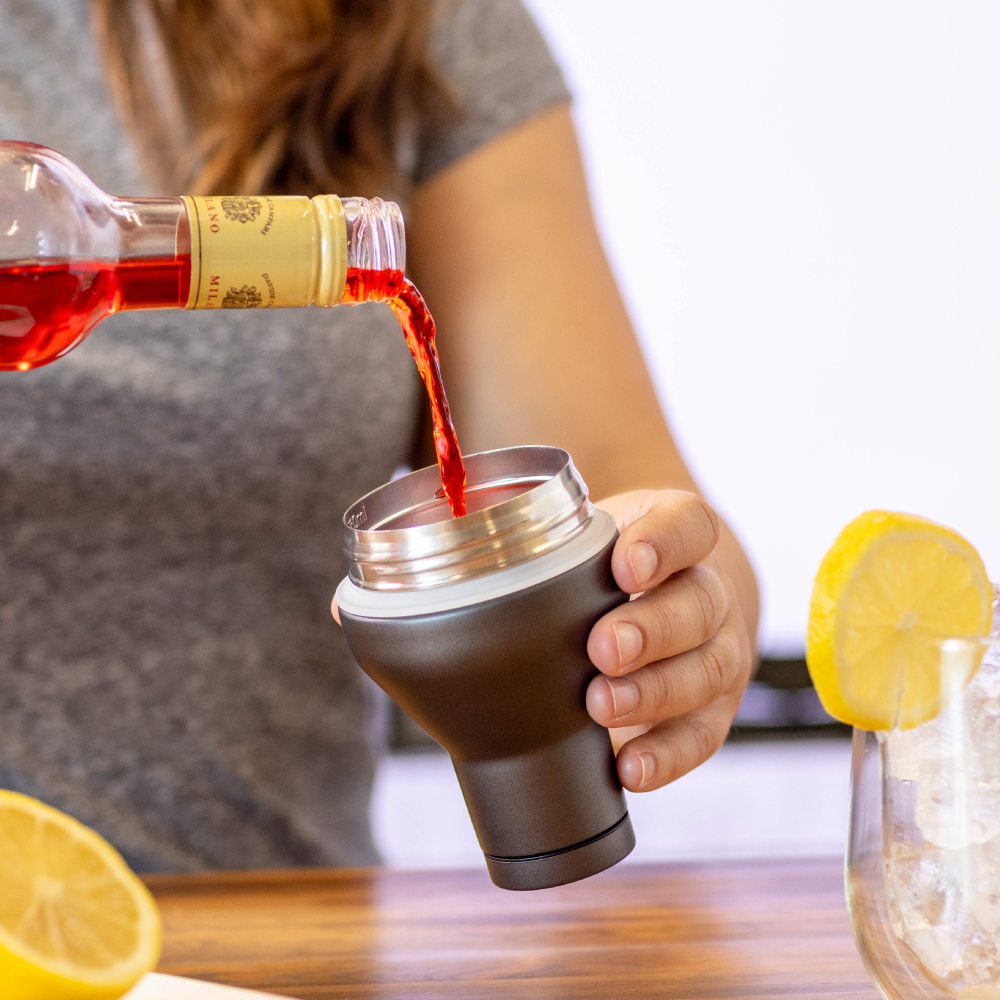 cocktail-shaker-lid-u3 Cocktail_Shaker_lifestyle_2_b714e13d-dd84-4844-956f-11cddc294041.png